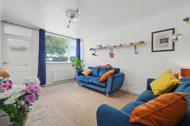 2 bed property, in Stonehouse Lane, £140,000