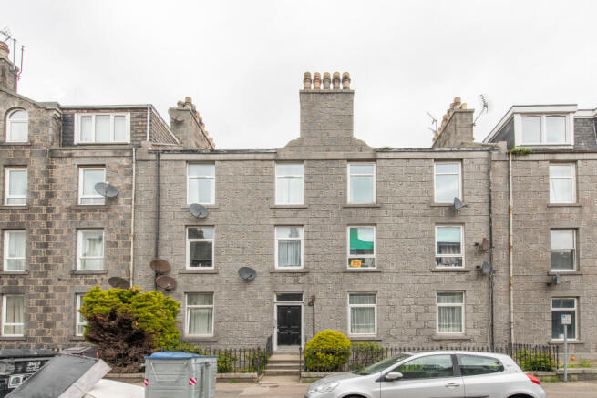 2 bed property, in Summerfield Terrace, £75,000