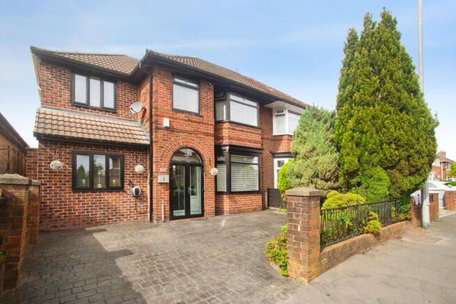 4 bed property, in Shackliffe Road, £390,000