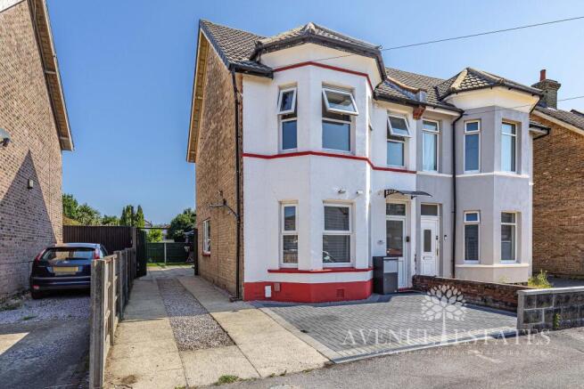 3 bed property, in Avon Road, £375,000
