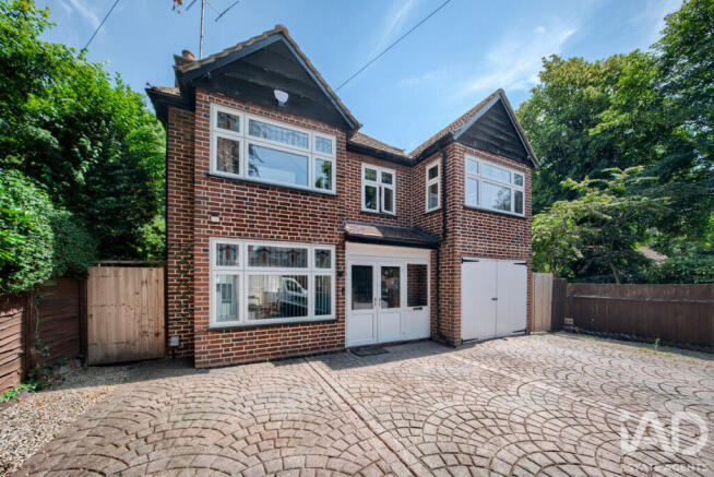 4 bed property, in West Avenue, £550,000