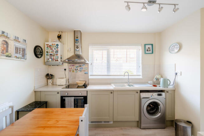 4 bed property, in Knowle, £250,000