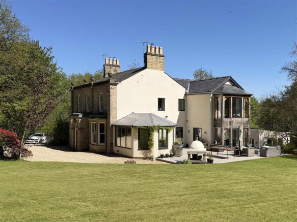 5 bed property, in Green Lane, £1,299,999