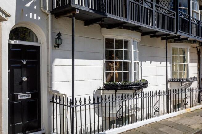 4 bed property, in Crescent Place, £1,150,000