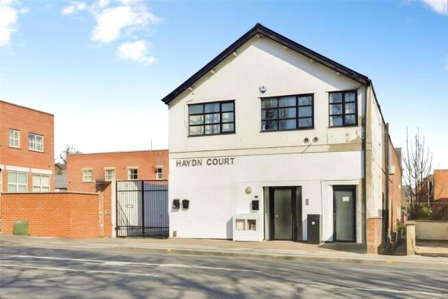 2 bed property, in Hucknall Road, £160,000