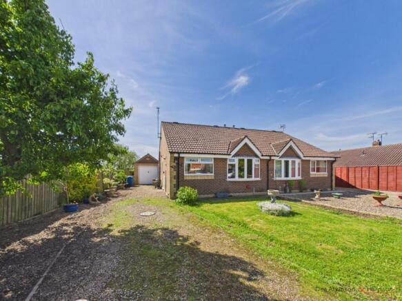 2 bed property, in Welburn Court, £175,000