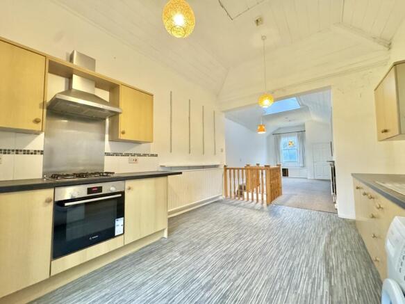 2 bed property, in Carlton Terrace, £80,000