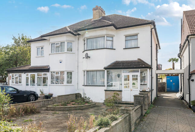 3 bed property, in Sutton Common Road, £540,000