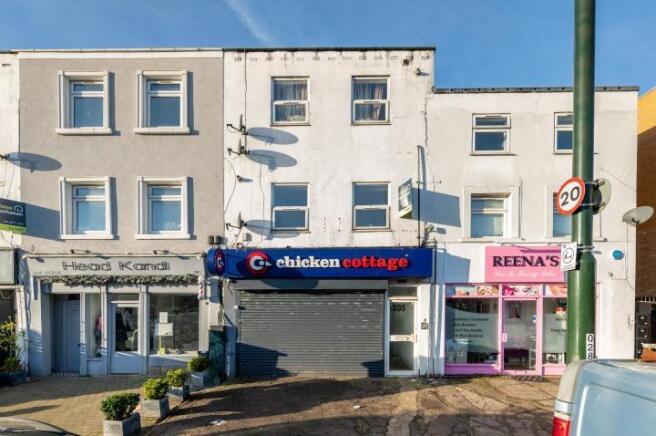 5 bed property, in Waldegrave Road, £500,000