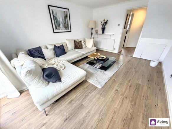 2 bed property, in Lords Avenue, £200,000