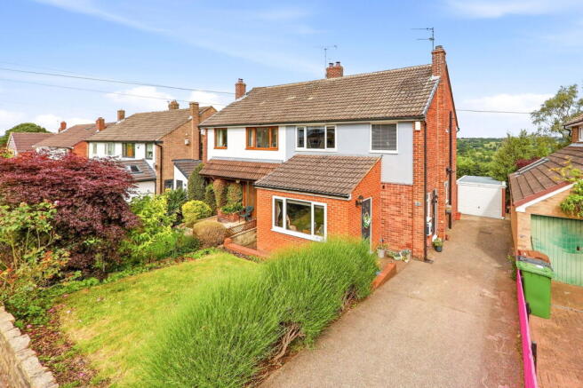 3 bed property, in Carr Bridge Drive, £400,000
