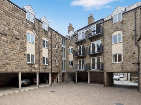 2 bed property, in Mowbray Square, £175,000