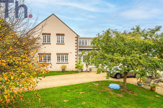 4 bed property, in Shorwell, £549,950