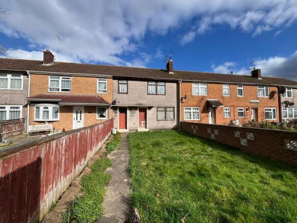 3 bed property, in Queens Drive, £175,000