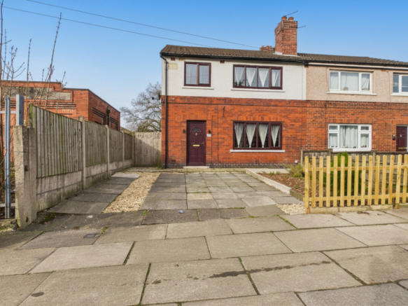 3 bed property, in Wigan Road, £180,000