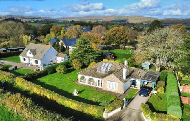 4 bed property, in Bwau Maen, £675,000