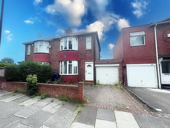 2 bed property, in Fossway, £130,000