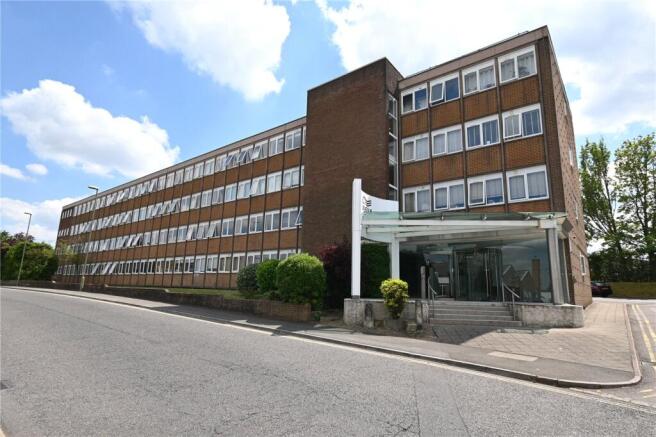 1 bed property, in Wella Road, £90,000