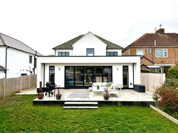 4 bed property, in Impressive & Beautiful 1930's Home With An Amazing 30ft Kitchen/Dining/Family Area!, £750,000