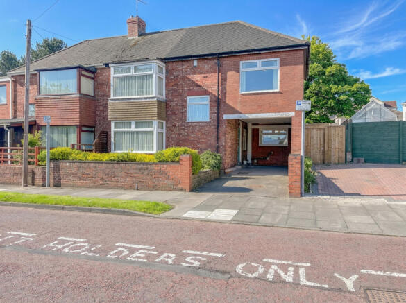 4 bed property, in Windy Nook Road, £240,000