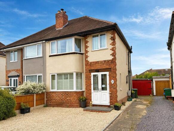 3 bed property, in Sundorne Crescent, £250,000
