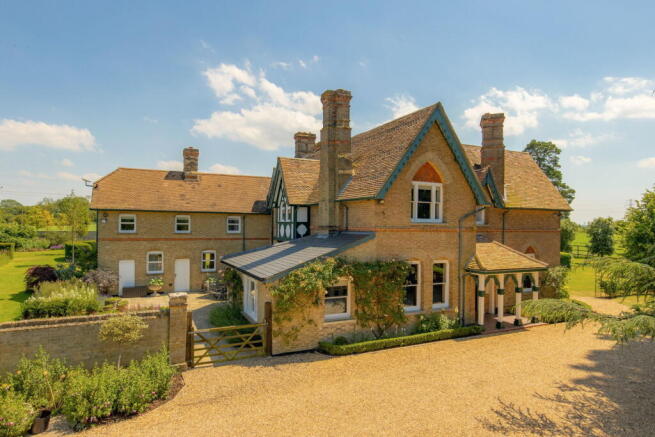 5 bed property, in St. Neots PE19, £1,500,000