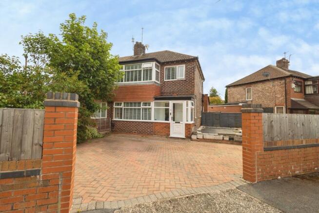 3 bed property, in Kersal Hall Avenue, £250,000