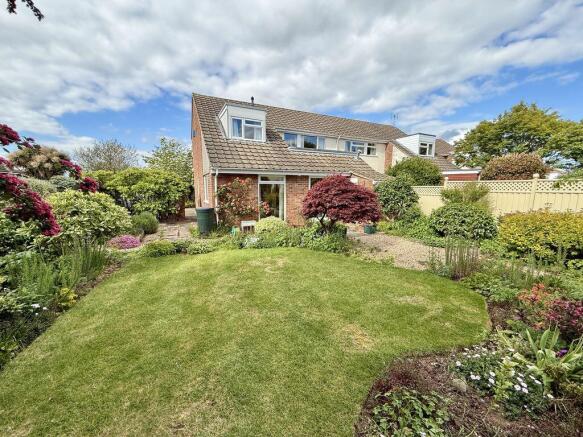 3 bed property, in Parmin Way, £295,000