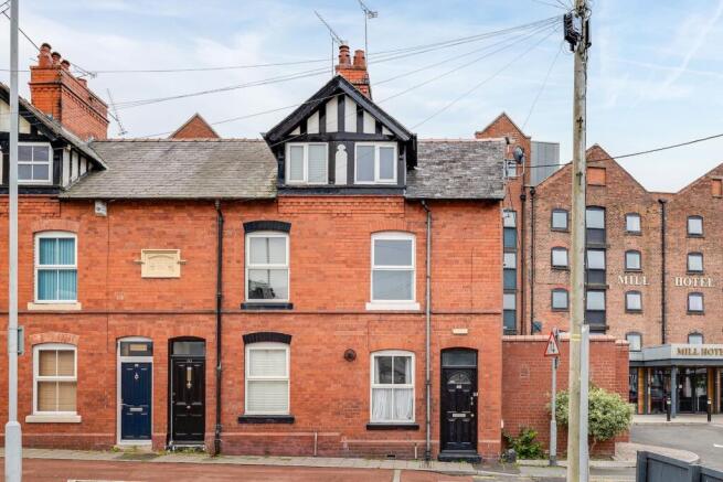 2 bed property, in Milton Street, £190,000