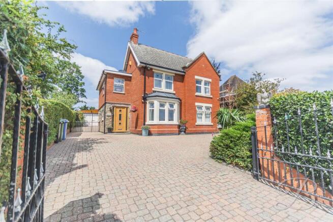 4 bed property, in Clipstone Road West, £460,000