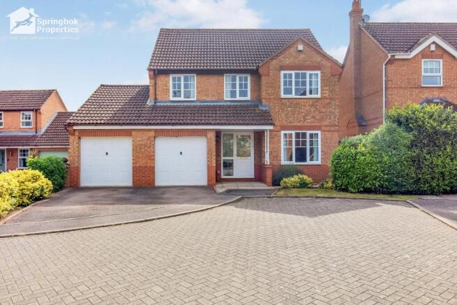 4 bed property, in Fisher Close, £390,000