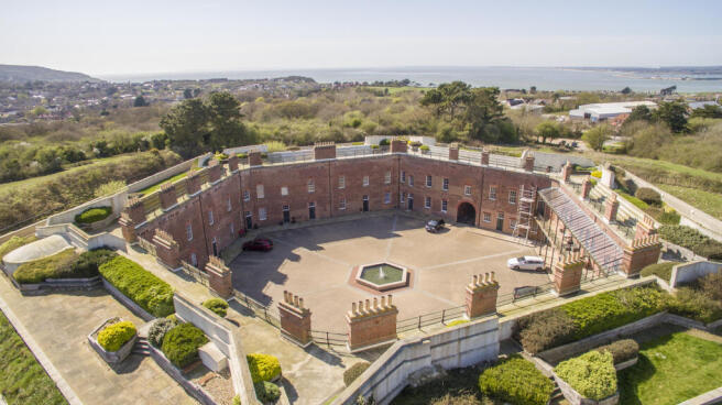 3 bed property, in Flat 6, £210,000