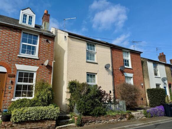 2 bed property, in St. Andrews Street, £185,000