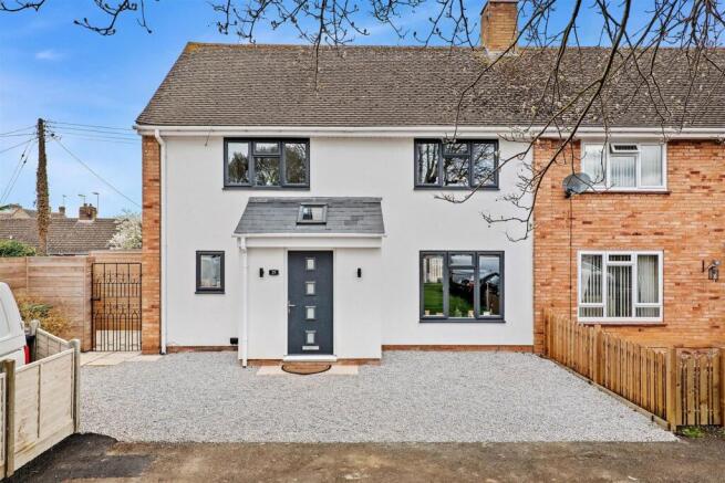 3 bed property, in St. James Close, £300,000