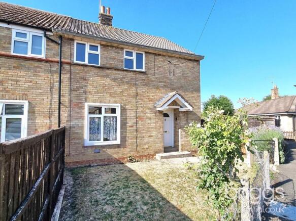 3 bed property, in Barn Close, £240,000