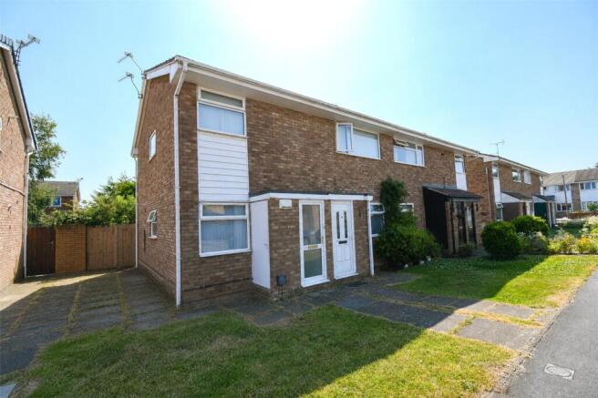 2 bed property, in Brunsfield Close, £125,000
