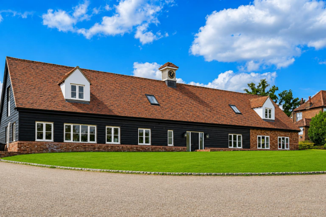 4 bed property, in Colliers End, £1,600,000