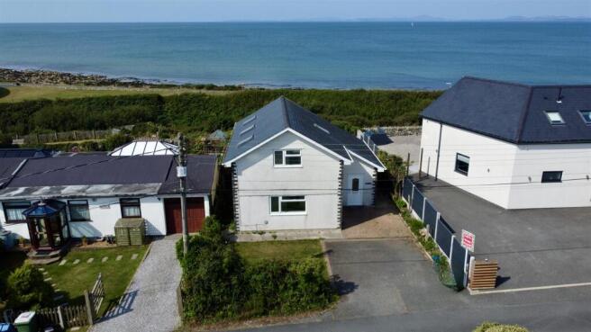 2 bed property, in Llandanwg, £319,950