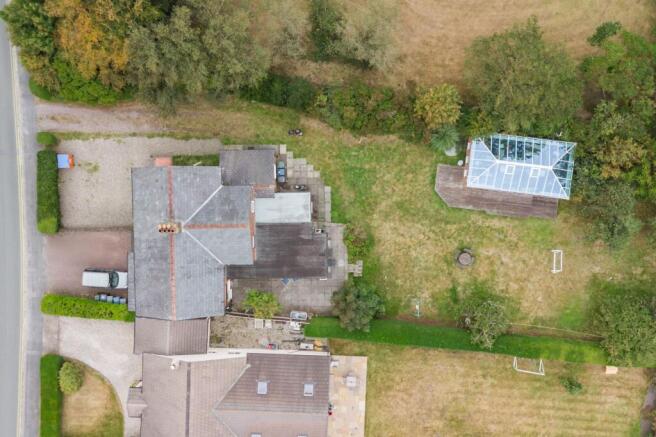 7 bed property, in Scarth Hill Lane, £795,000