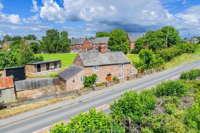 4 bed property, in Brookfield, £590,000