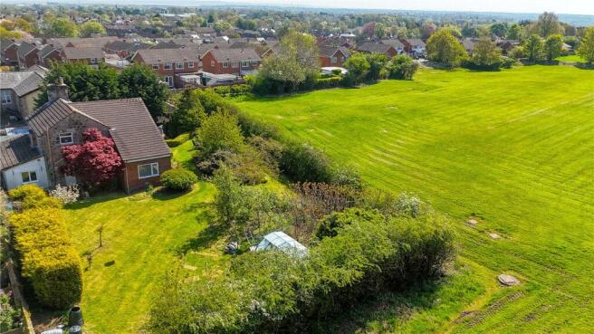 4 bed property, in School Lane, £550,000