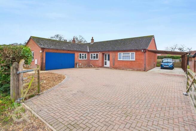 3 bed property, in Walpole Close, £450,000