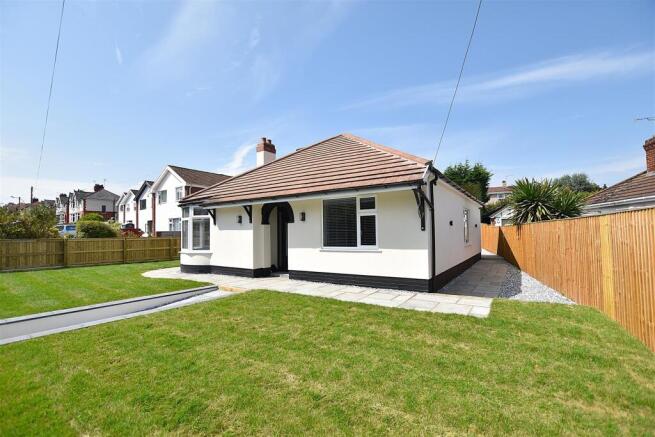 4 bed property, in Box Lane, £450,000