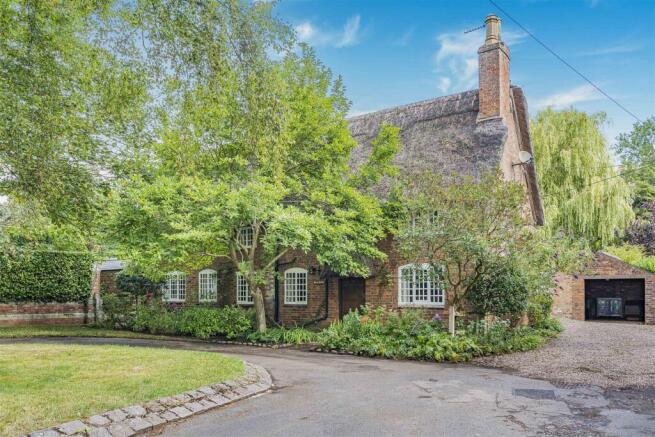 4 bed property, in The Nook, £400,000