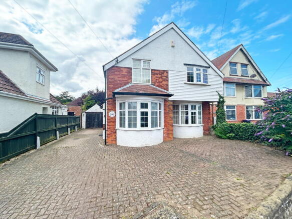 4 bed property, in Drummond Road, £240,000
