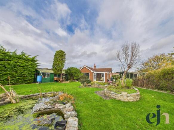 3 bed property, in Willow Road, £325,000