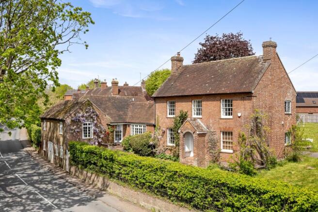 4 bed property, in High Street, £1,000,000