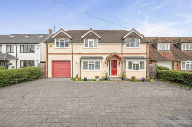4 bed property, in Oatlands Road, £850,000