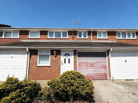 3 bed property, in Begonia Close, £350,000