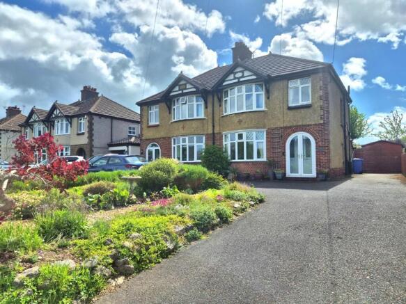 3 bed property, in St. Meugans, £300,000